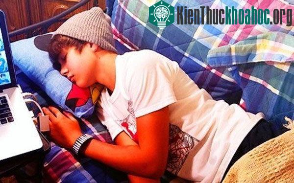 Mẹo cực hay để thức đêm mà vẫn giữ được sức khỏe