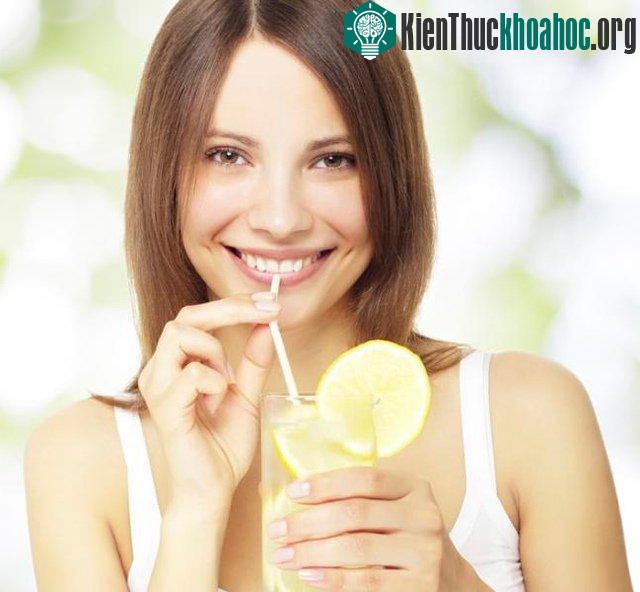 Một cốc nước chanh mỗi ngày làm giảm sự căng thẳng và giúp bạn ngủ tốt hơn.