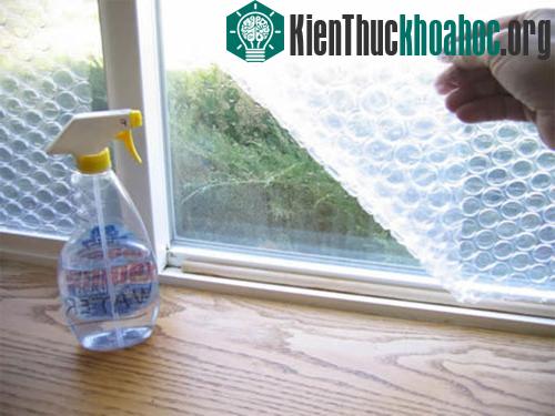 Túi nilon có bóng khí sẽ trở thành vật dụng tuyệt vời giúp tiết kiệm điện mùa đông.&nbsp;