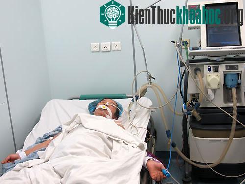 Bệnh nhân cúm A (H1N1) nằm trong phòng cách ly đặc biệt. (Ảnh: N.Phương)