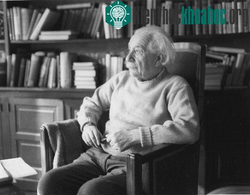 Ảnh chụp Einstein 13 tháng trước khi mất​