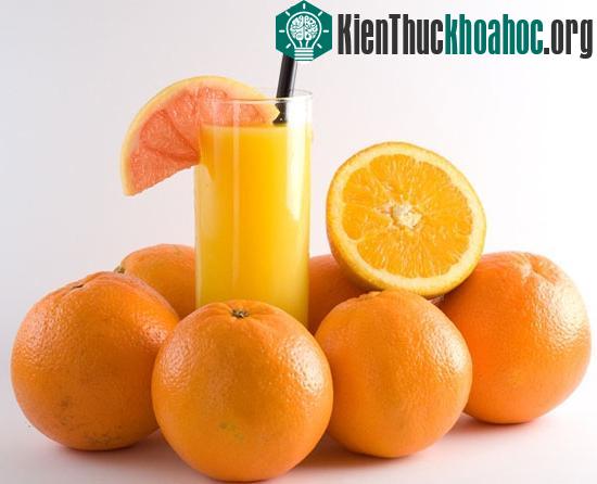 Nước cam có thể làm giảm nguy cơ mắc bệnh bạch cầu ở trẻ em, chống lại ung thư vú, gan và ung thư ruột kết. Ảnh:&nbsp;insideintercom.io