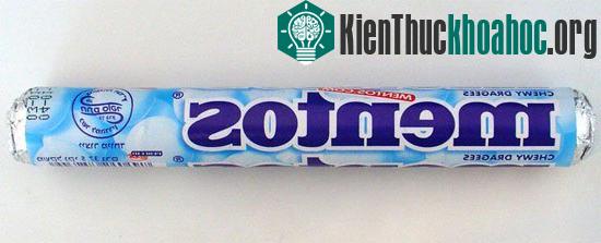 Giải thích cặn kẽ tại sao không nên ăn kẹo Mentos cùng với uống Cocacola?