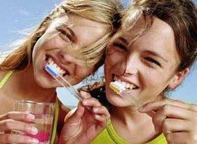Cần đánh răng ít nhất 2 lần/ngày