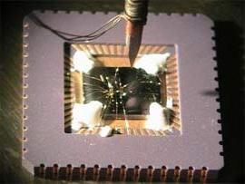Chế tạo thành công nguồn phát viba đơn photon trên một IC ảnh 0
