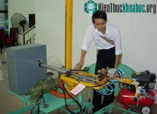 Robot sơn tường tự động của một học sinh ảnh 0