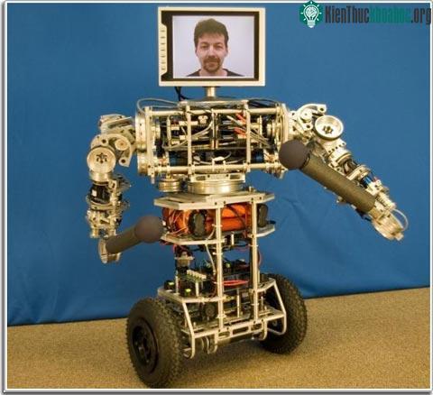 Robot mới chăm sóc người cao tuổi ảnh 1
