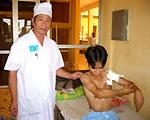Cháu bé được cấy nguyên bào sợi do bị bỏng nước sôi