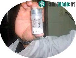 Chiếc lọ chứa 2,5 gam oseltamivir