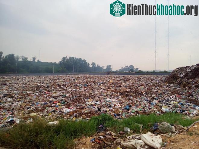 Nhật Bản vừa xây dựng xong mô hình thí điểm ô chôn lấp rác thải theo công nghệ chôn lấp bán hiếu khí Fukuoka tại Hà Nội. (Ảnh: JICA).