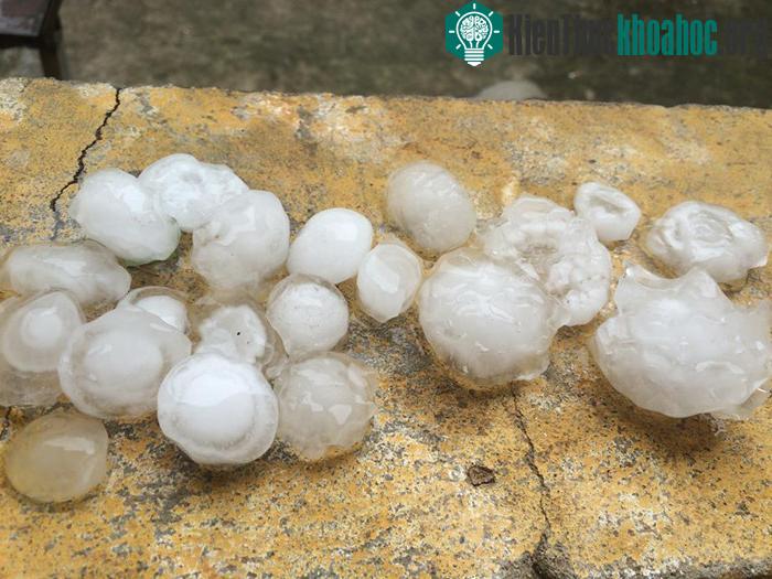 Những viên đá có đường kính lớn. (Ảnh: L.P).