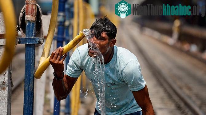 Chính con người và ngành công nghiệp với khói bụi và xỉ than đã "bóp nghẹt" hơi thở của Trái Đất.
