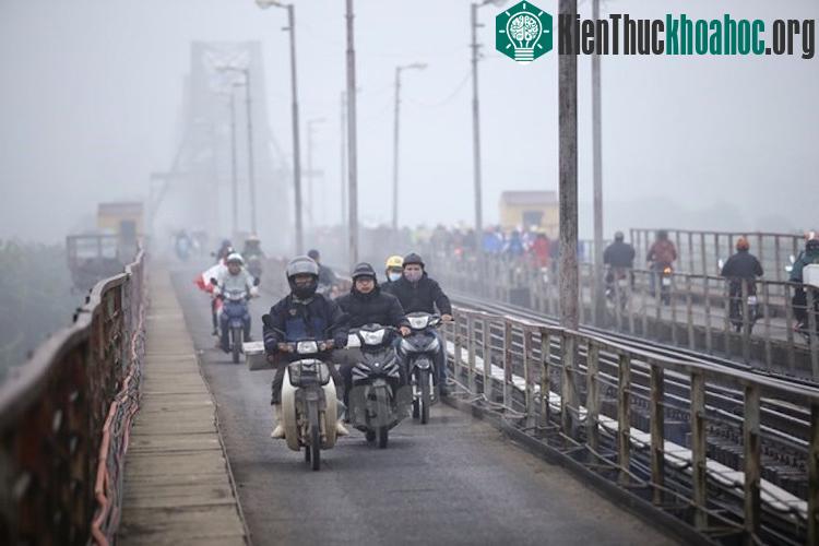 Hà Nội nhiều mây, có mưa vài nơi, sáng sớm có sương mù và sương mù nhẹ.