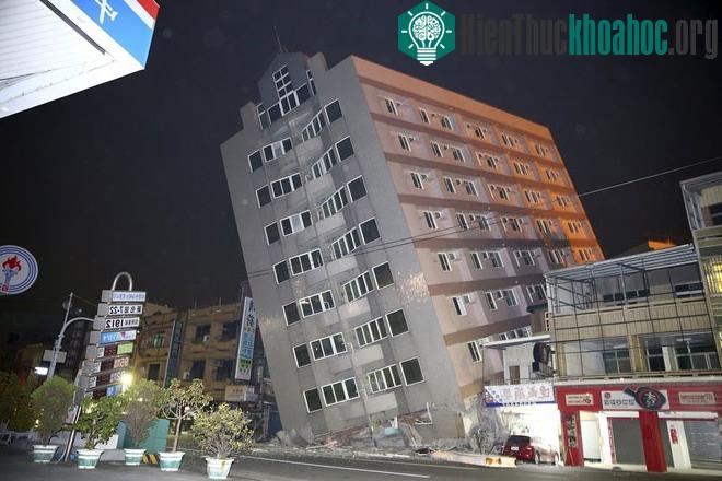 Trận động đất mạnh 6,4 độ Richter xảy ra vào gần 4h với tâm chấn sâu 23km ở khu vực cách thành phố Đài Nam, tây nam đảo Đài Loan.