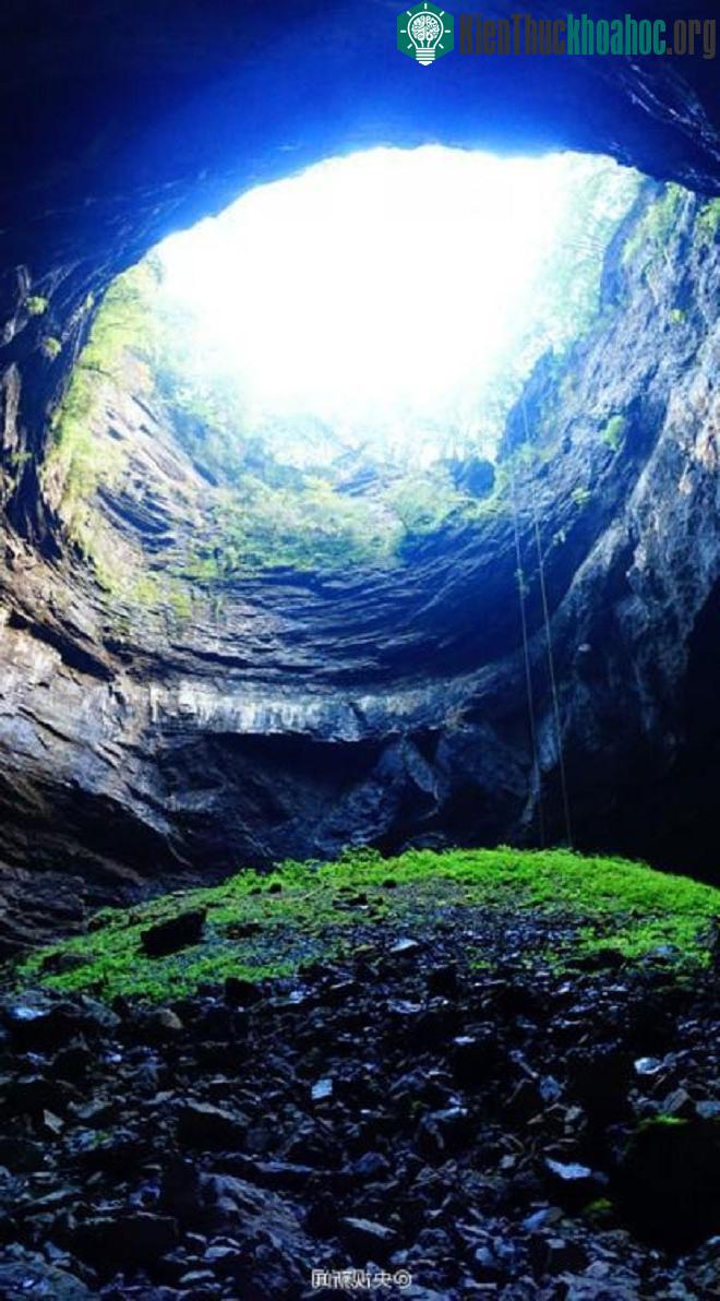 Hố sụt karst là những hố lớn, có đặc điểm địa chất đặc biệt