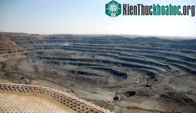 Mỏ quặng đẩt hiếm khổng lồ Bayan Obo.