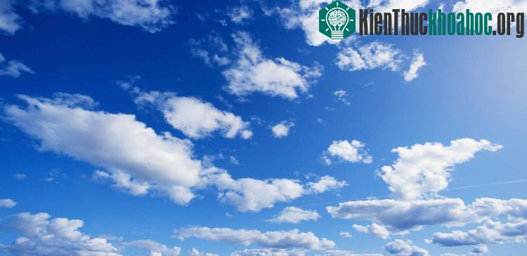 Dự báo thời tiết nói hôm nay mưa mát mẻ lắm đây nhưng sao 6 giờ tối rồi trời vẫn xanh như vậy?