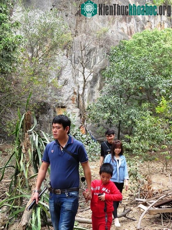 Tham gia chuyến khám phá còn có một số du khách ở Hải Phòng và Hà Nội.