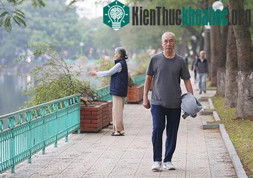 Hà Nội mùa đông năm 2016 vẫn nắng nóng như... mùa hè. (Ảnh: Ngọc Thành).