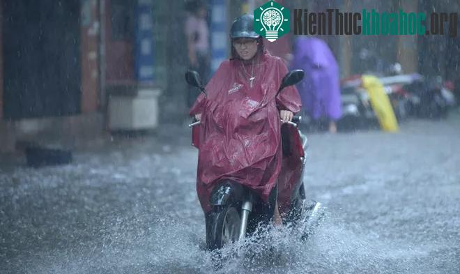 Nhiều nơi ở Hà Nội đã ngập nặng ảnh 11