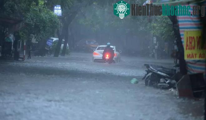 Nhiều nơi ở Hà Nội đã ngập nặng ảnh 12