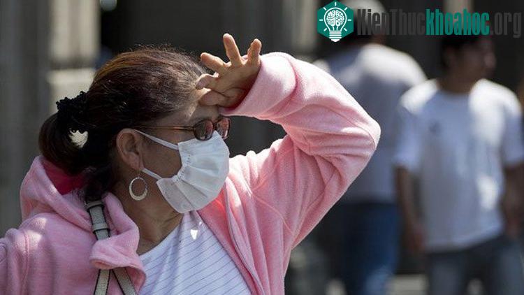 Người dẫn mỗi khi ra ngoài lại phải đối mặt với tình trạng ô nhiễm không khí nặng nề.