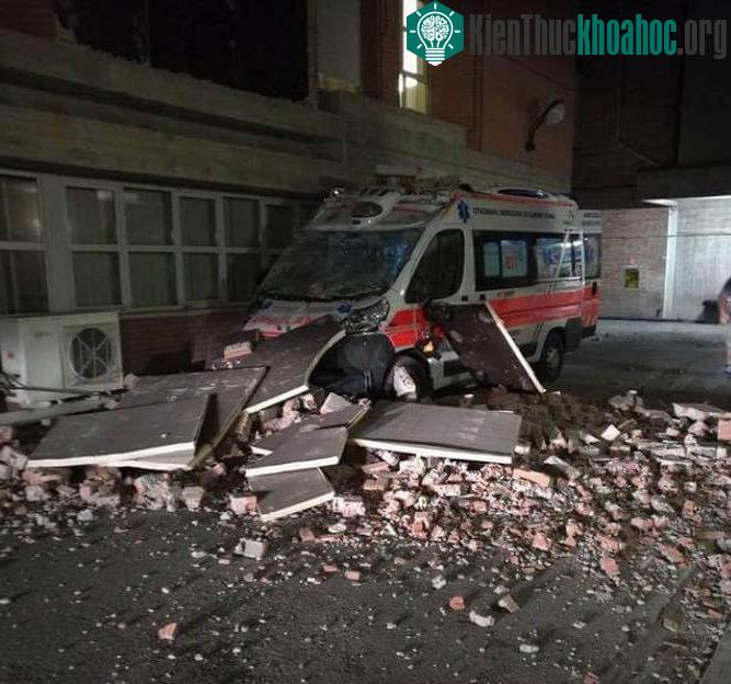 Italy: Động đất 6,2 độ Richter, gần như toàn bộ thị trấn bị phá hủy hoàn toàn