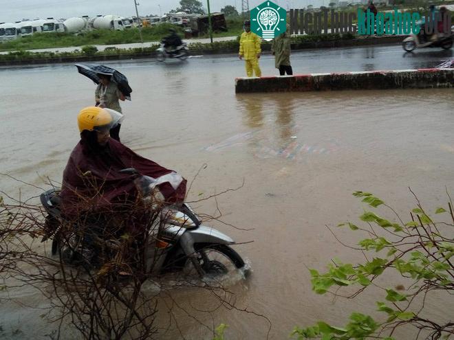 Nhiều nơi ở Hà Nội đã ngập nặng ảnh 2