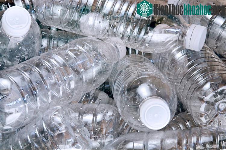 Chai lọ PET đựng nước ngọt rất phổ biến ở Nhật. (Ảnh: Wordpress).