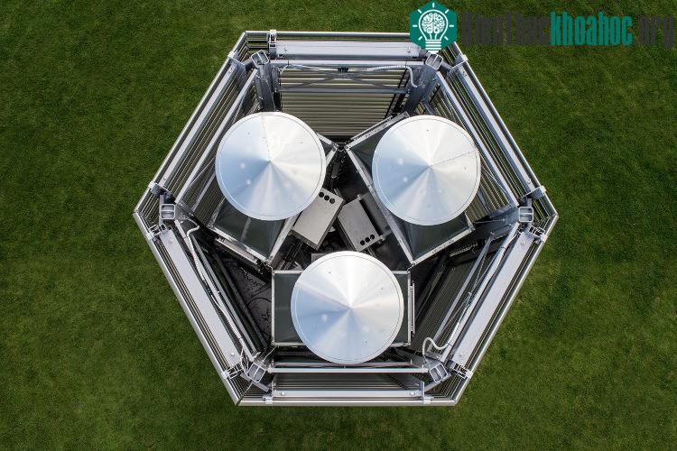 Cỗ máy này thực chất là một tòa tháp cao 7 mét.