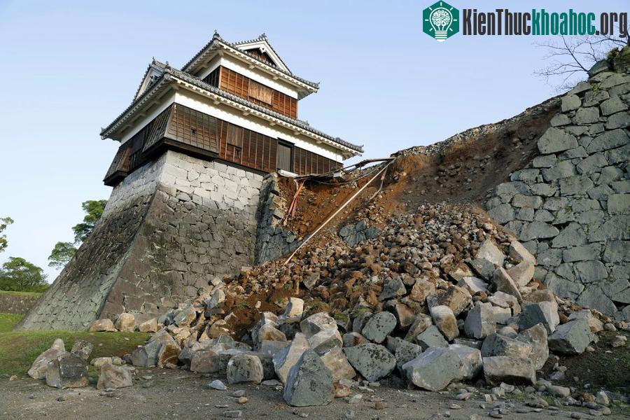 Nhiều công trình kiến trúc đẹp bị phá hủy