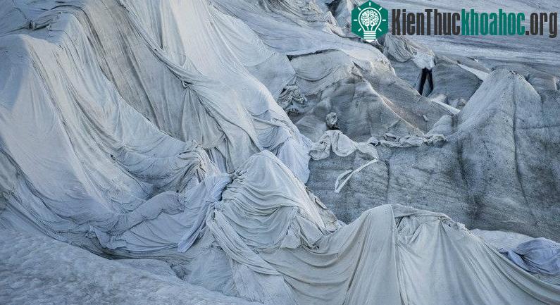 Rất nhiều du khách đến thám hiểm con sông huyền thoại đã không khỏi cảm thán khi chứng kiến cảnh tượng này.