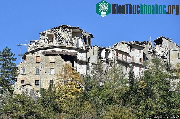 Trước đó khoảng 3 ngày, 3 trận động đất cũng đã làm rung chuyển miền trung Italy.
