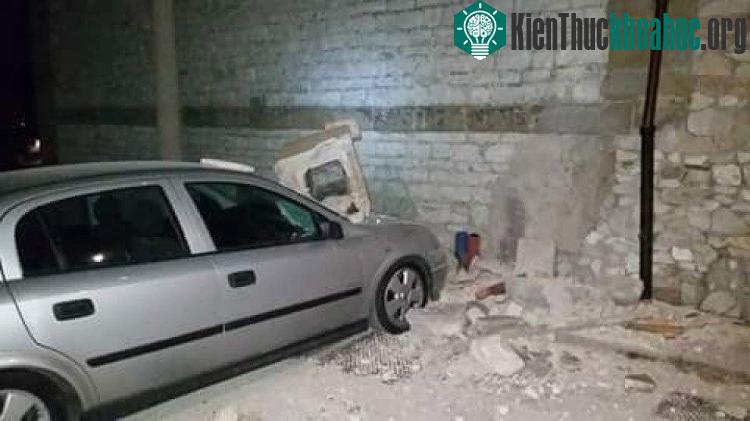 Những ngôi nhà bị phá hủy hoàn toàn.