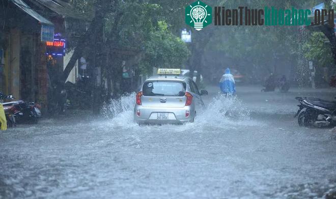 Nhiều nơi ở Hà Nội đã ngập nặng ảnh 9