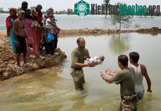 Mưa lũ làm ảnh hưởng tới đời sống của gần 90.000 người dân Pakistan. (Nguồn: almanar.com.lb)