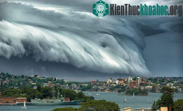 Đám mây khổng lồ từ từ tiến vào thành phố Sydney.
