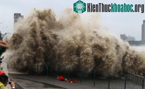 Siêu mặt trăng gây siêu thủy triều khắp thế giới