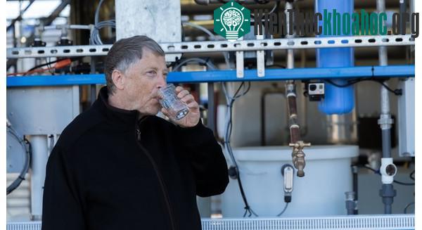 Bill Gates mang chiếc máy biến "phân" thành nước sạch châu Phi