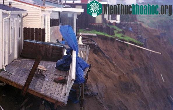 Hậu quả của một trận lở đất tại Mỹ khi El Nino xảy ra vào năm 1997.