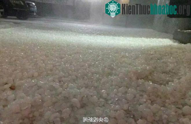 Đêm 6/5, thành phố Lạc Dương cùng nhiều địa phương khác trên tỉnh Hà Nam, Trung Quốc xảy ra mưa đá dữ dội.