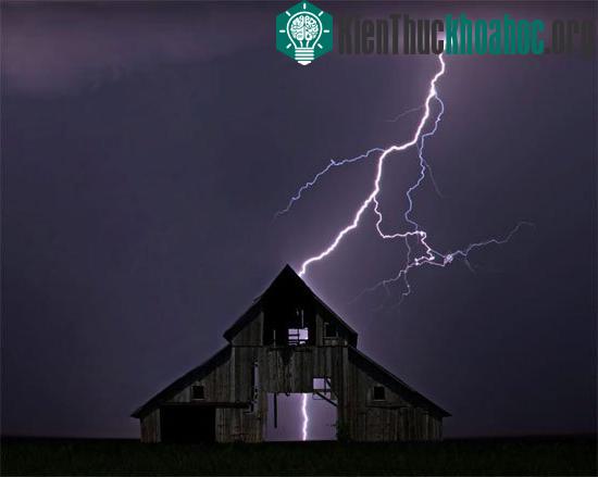 Mỗi năm trên thế giới có khoảng 250.000 người bị sét đánh. (Ảnh: S​hutterstock)