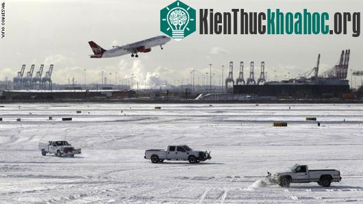 Hàng ngàn chuyến bay trên khắp nước Mỹ phải hủy bỏ do thời tiết xấu. (Ảnh:&nbsp;nguoivietodessa.com)
