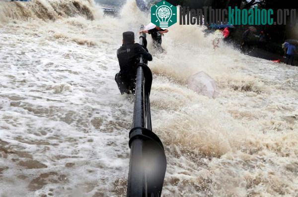 Siêu mặt trăng gây siêu thủy triều khắp thế giới
