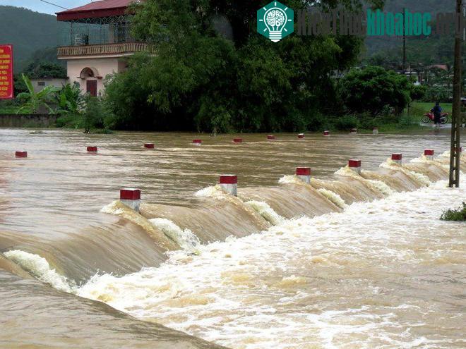 Thành phố Uông Bí ngập lũ do mưa lũ