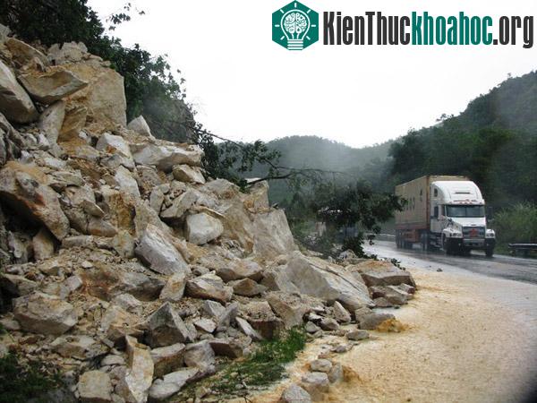 Mưa lũ ở Quảng Ninh làm 8 người chết, 6 người mất tích