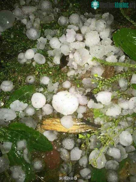 Mưa đá to bằng trứng gà ở Trung Quốc