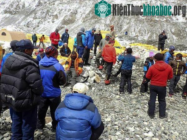 Rất nhiều thứ đã bị phá huỷ sau cơn địa chấn.