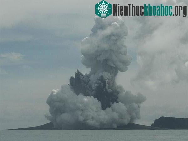 Đảo mới xuất hiện ở Tonga sau núi lửa phun
