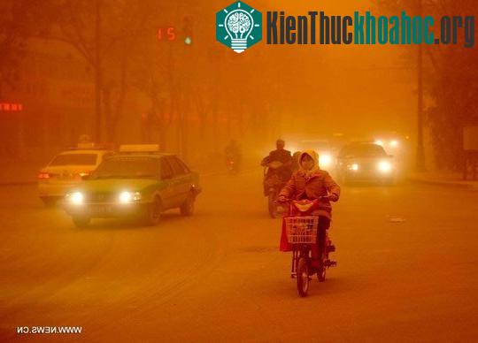 Trung Quốc: Thành phố đỏ ối khi bão cát kinh hoàng tấn công
